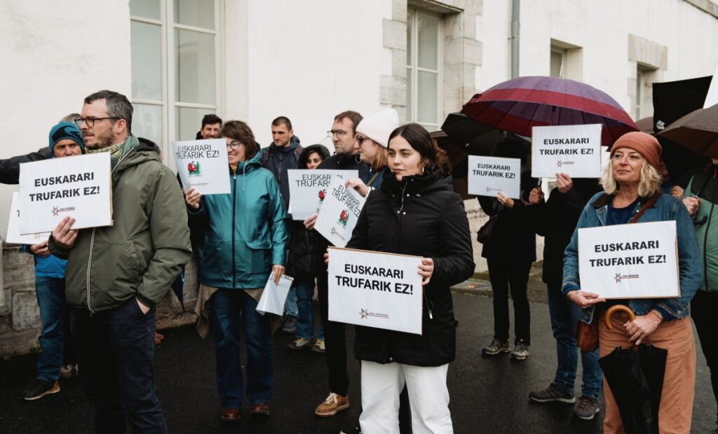 EUSKARARI TRUFARIK EZ - EUSKARAREN ERAKUNDE PUBLIKOA EEP - EUSKAL KONFEDERAZIOA