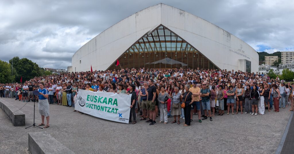 ELKARRETARATZEA DONOSTIAN · EHU-REN KARLOS SANTAMARIA ZENTROA