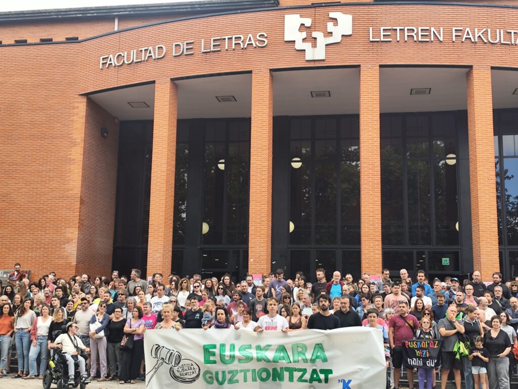 ELKARRETARATZEA GASTEIZEN · EHU-REN LETREN FAKULTATEA